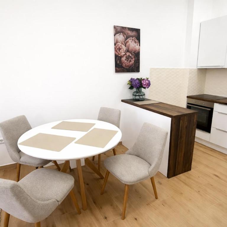 Luxury hilltop apartment with parking & sea view - One-Bedroom Apartment - 3