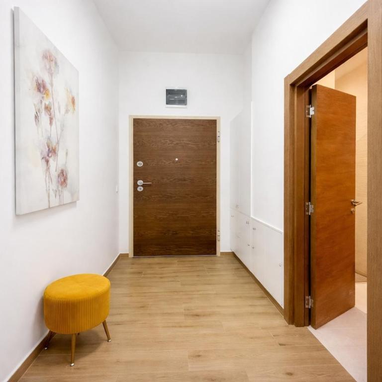 Luxury hilltop apartment with parking & sea view - One-Bedroom Apartment - 4