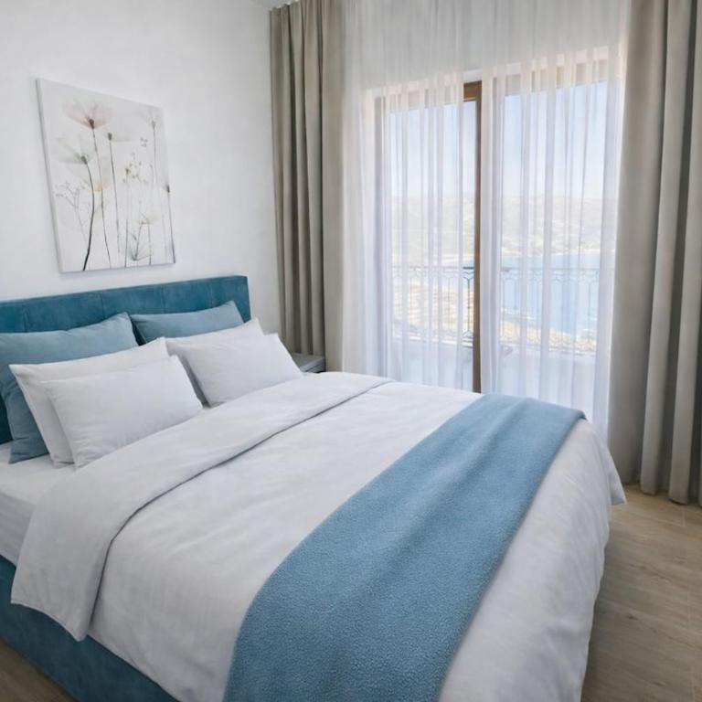 Luxury hilltop apartment with parking & sea view - One-Bedroom Apartment - 7