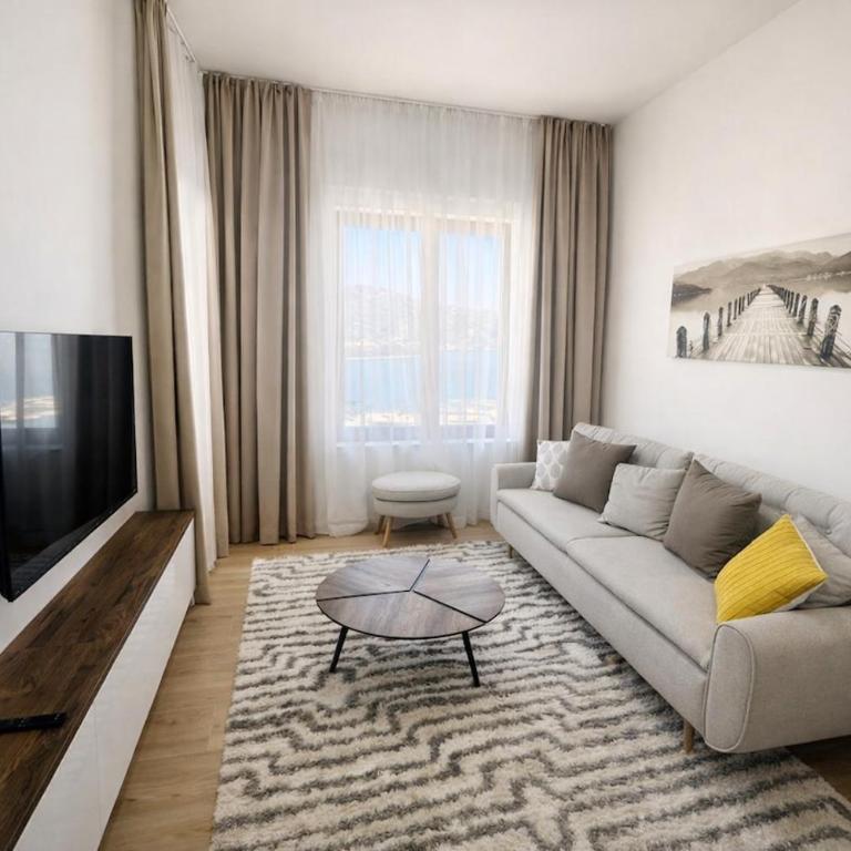 Luxury hilltop apartment with parking & sea view - One-Bedroom Apartment - 8