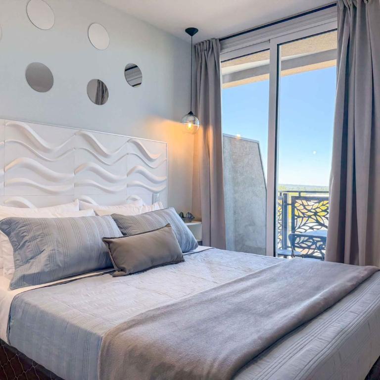 Depto de 2 habitaciones con vista a la cordillera para 4 adultos - Tupungato - Two-Bedroom Deluxe Apartment with Balcony - 1
