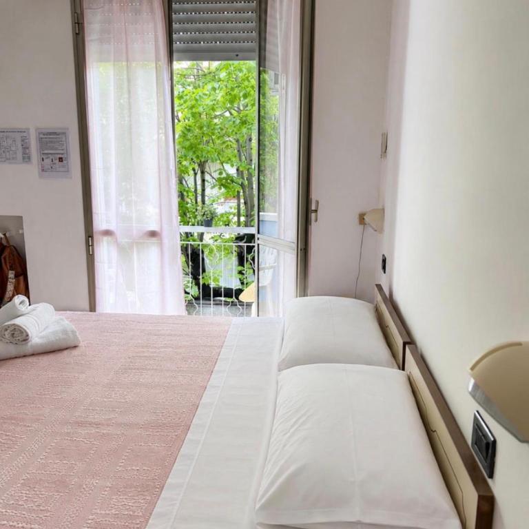 Hotel Podgora Nuova Gestione - Camera Matrimoniale con Balcone - 3