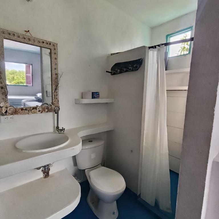 Casa Violeta Beach House - Triple Room with Bathroom - 4