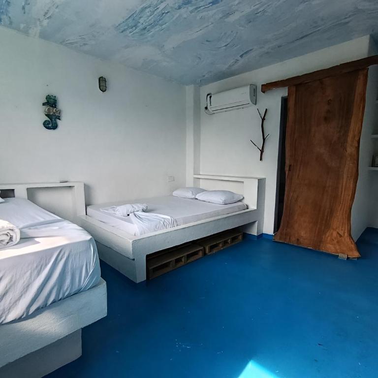 Casa Violeta Beach House - Triple Room with Sea View - 4