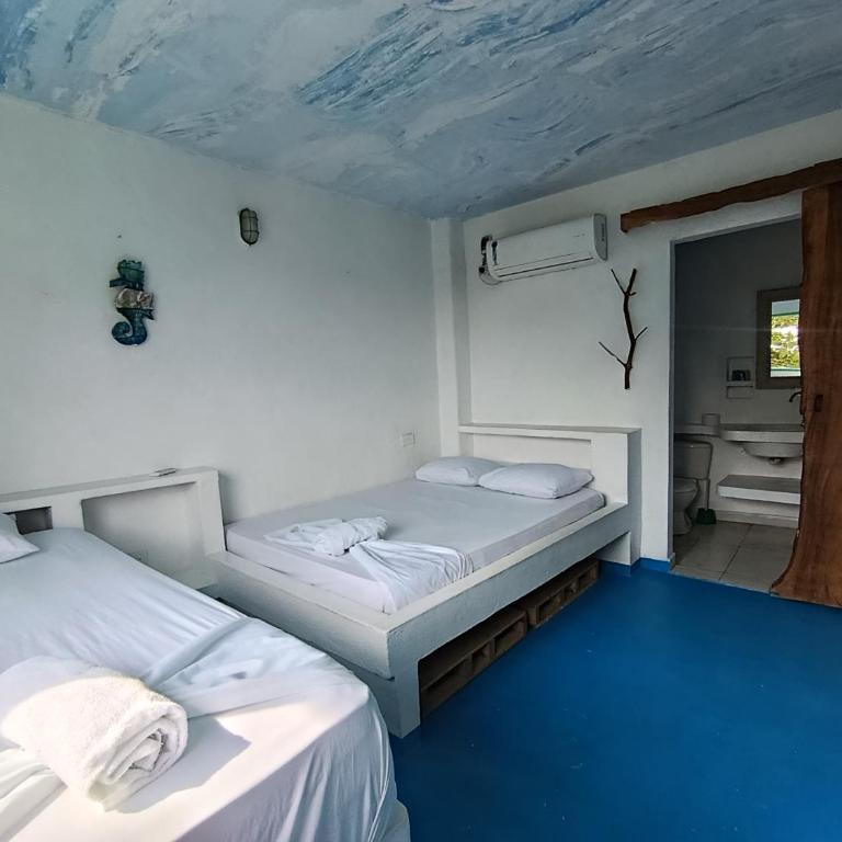 Casa Violeta Beach House - Triple Room with Sea View - 3