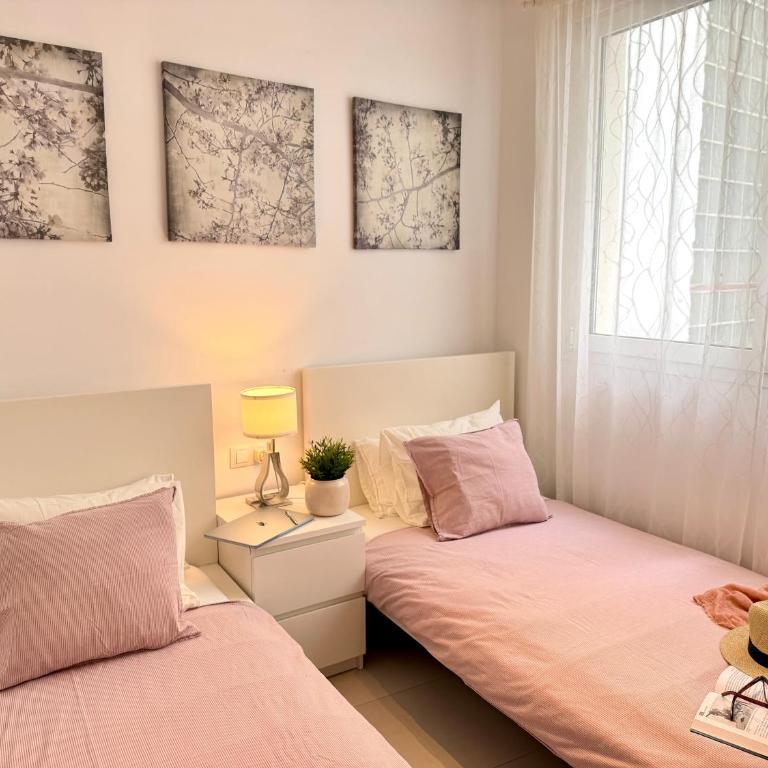 Hortensia Suites Apartments, Los Cristianos, Tenerife - Apartamento de 2 dormitorios con vistas parciales al mar - 2