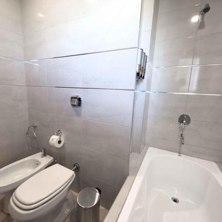 Depto de 2 habitaciones con vista a la cordillera para 4 adultos - Tupungato - Two-Bedroom Deluxe Apartment with Balcony - 2