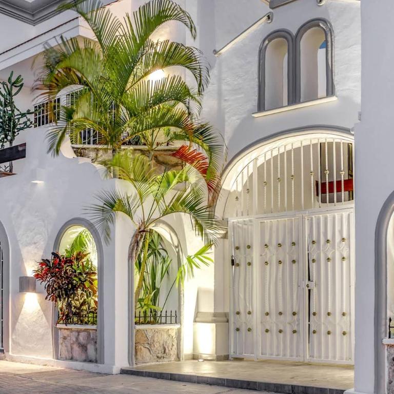 Valentina Suites by Las Flores Vacation Rentals - King Studio - 5
