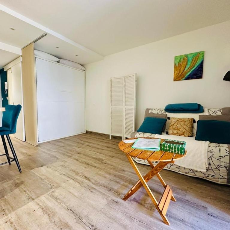 Le Cosy Garden Mer jardin AC & Wi-Fi - Monolocale con Vista Giardino - 3