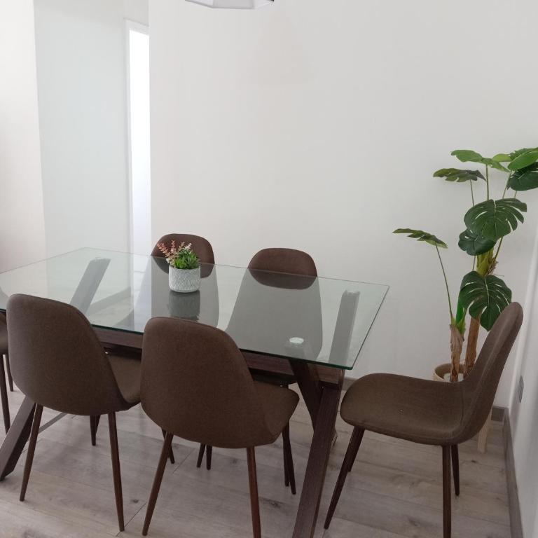 Impecable, cerca de todo - Three-Bedroom Apartment - 12