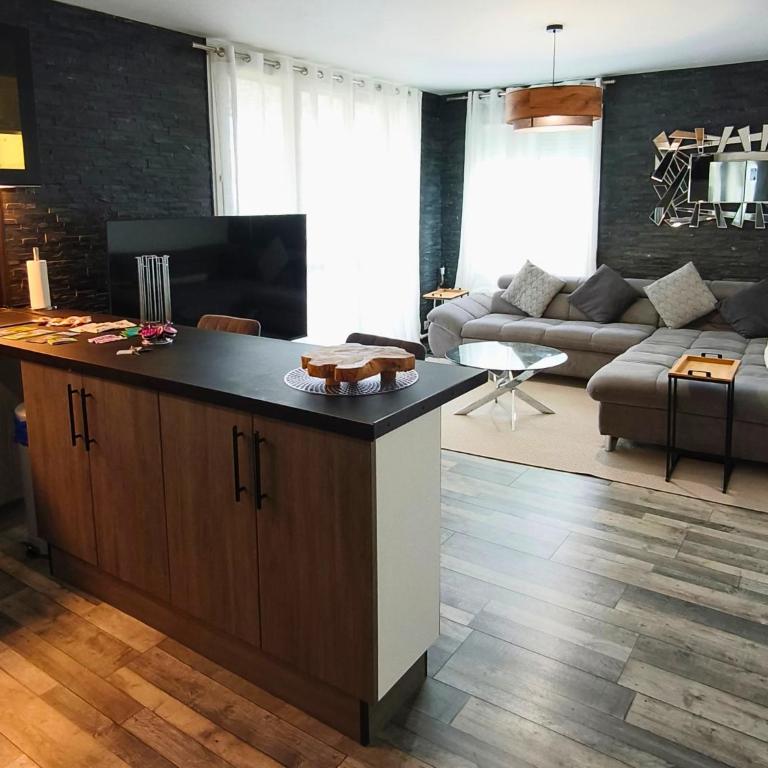 Grand Appartement 80m2 - 3 Chambres - 7 min du centre - Résidence calme - Idéal Famille - Appartamento con 3 Camere da Letto - Piano Alto - 23