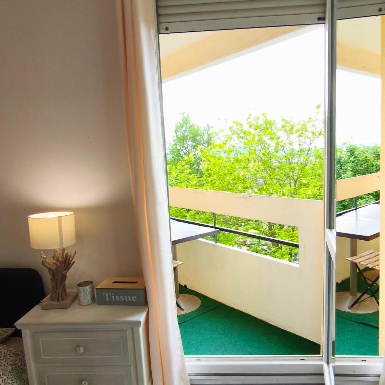 Grand Appartement 80m2 - 3 Chambres - 7 min du centre - Résidence calme - Idéal Famille - Appartamento con 3 Camere da Letto - Piano Alto - 28