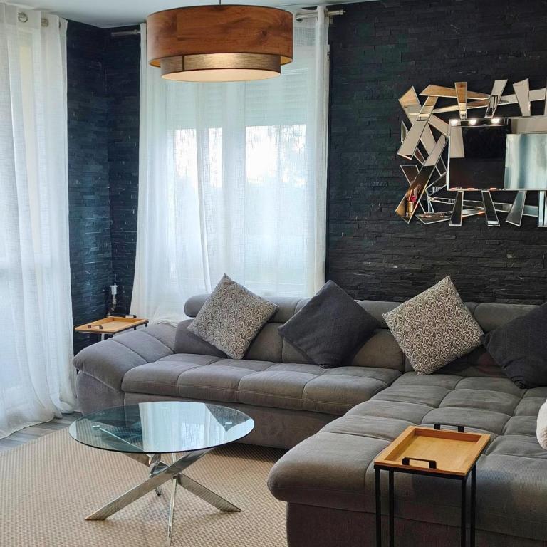 Grand Appartement 80m2 - 3 Chambres - 7 min du centre - Résidence calme - Idéal Famille - Appartamento con 3 Camere da Letto - Piano Alto - 19