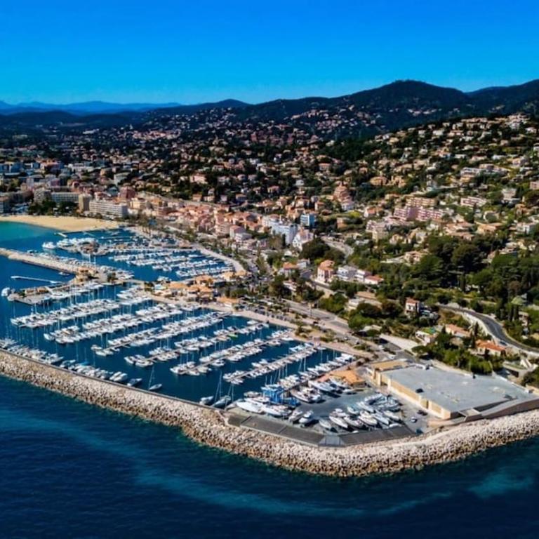 Apt 4 pers Le Lavandou bord de mer clim et parking - Two-Bedroom Apartment - 10