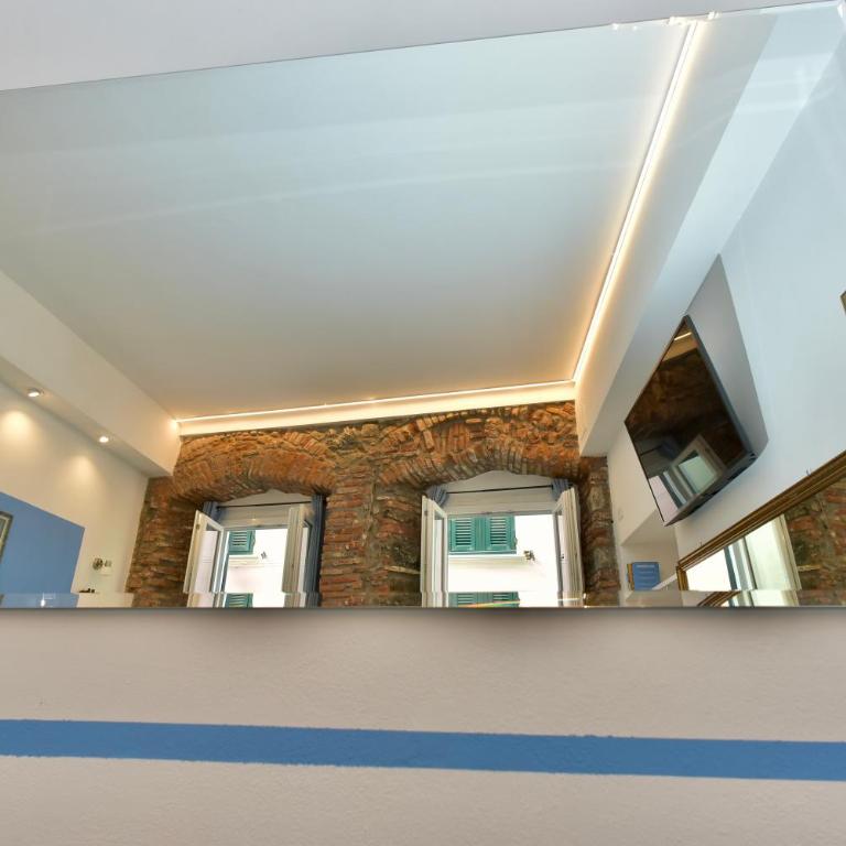 The Vernazza Main Plaza - Rooms & Apartment - Deluxe Vierbettzimmer - 5