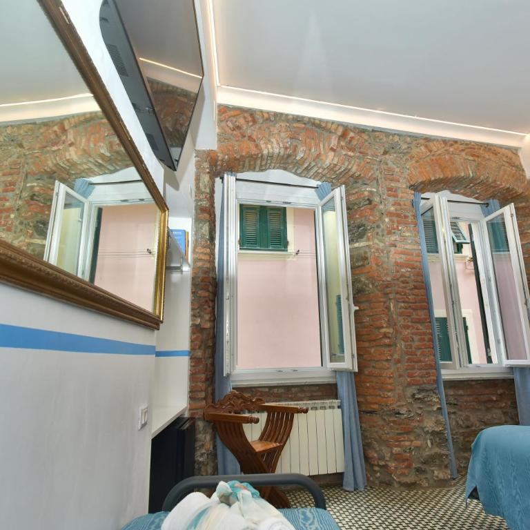 The Vernazza Main Plaza - Rooms & Apartment - Deluxe Vierbettzimmer - 7