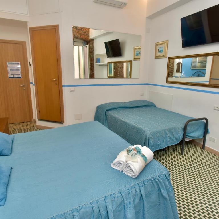 The Vernazza Main Plaza - Rooms & Apartment - Deluxe Vierbettzimmer - 15