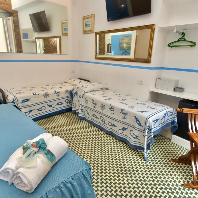 The Vernazza Main Plaza - Rooms & Apartment - Deluxe Vierbettzimmer - 11