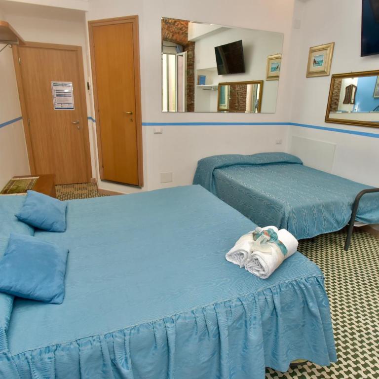 The Vernazza Main Plaza - Rooms & Apartment - Deluxe Vierbettzimmer - 17