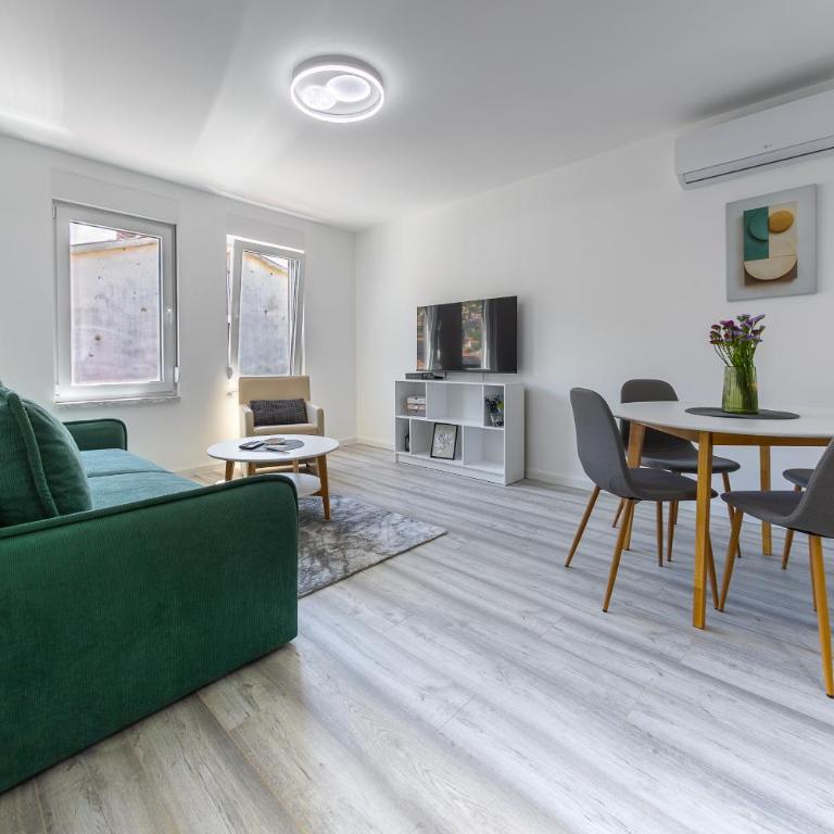Grey Pearl Old Town with Free Parking - One-Bedroom Apartment - 1