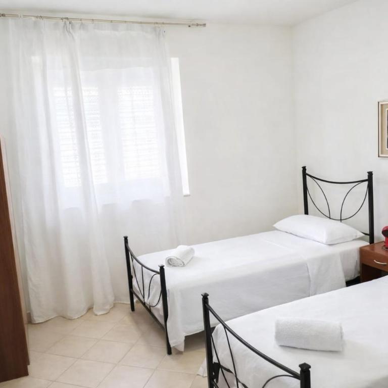 WHITE COAST APARTMENTS - Family Stays and Free Parking - Apartment mit 2 Schlafzimmern - 4