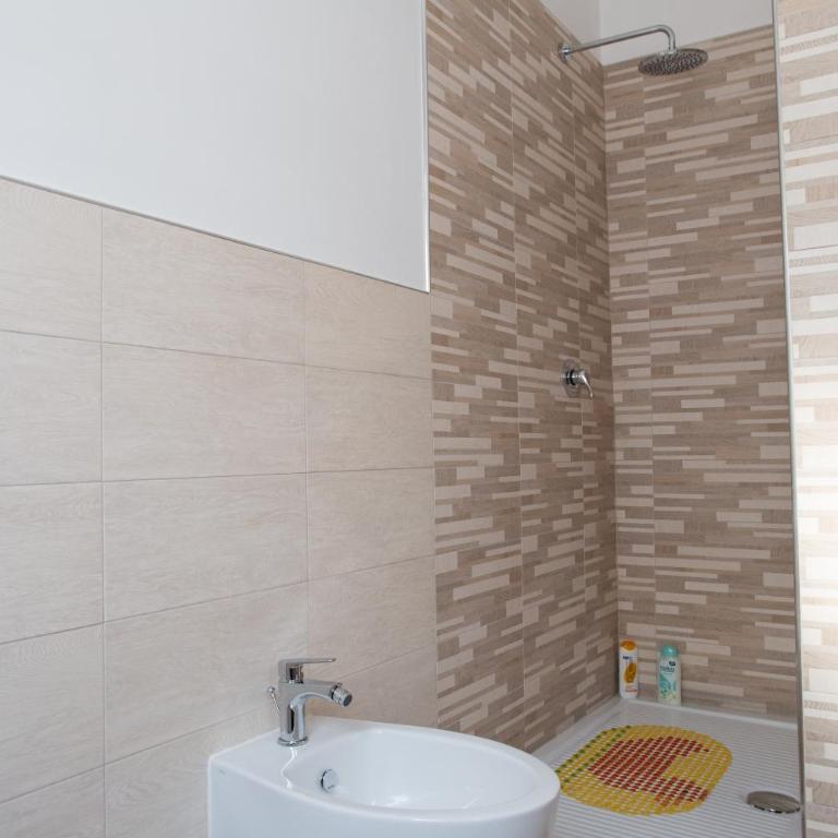 Hibiscus - Double Room with Garden View - 8