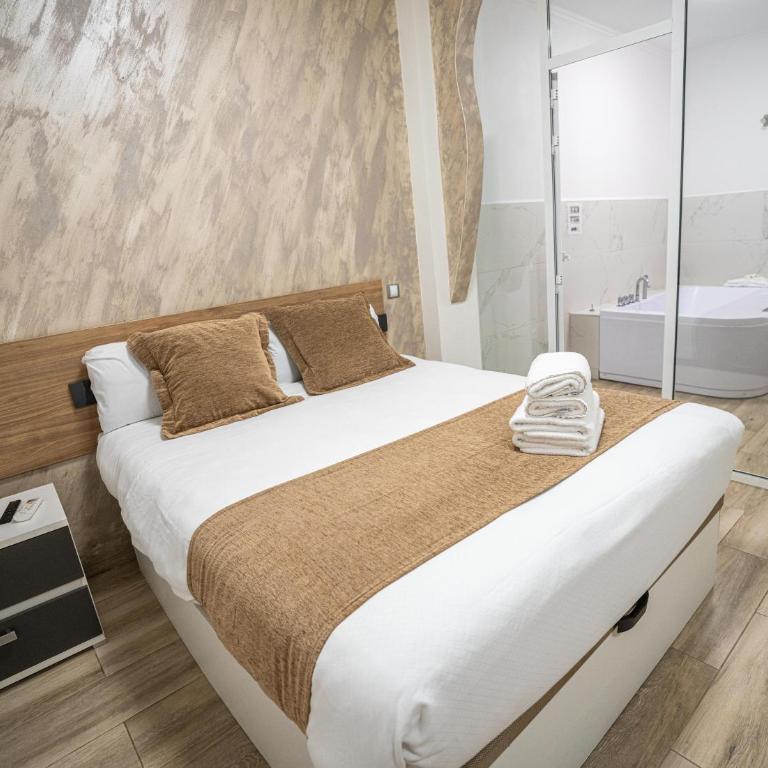 Casa Brava - Deluxe Double Room with Bath - 1