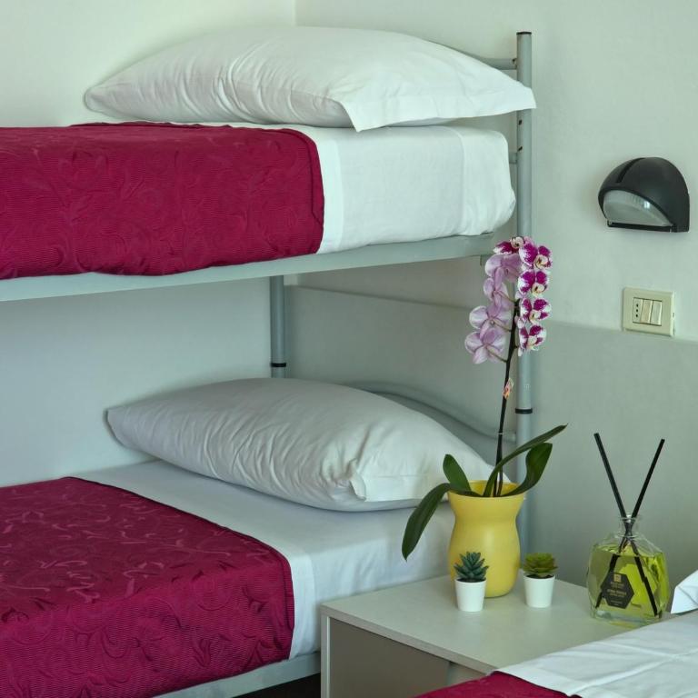 Hotel Ornella - Camera Familiare con Balcone - 7