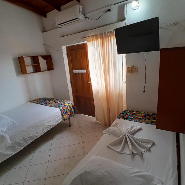 Hostal Princesa Katia - Habitación Triple con baño privado - 6