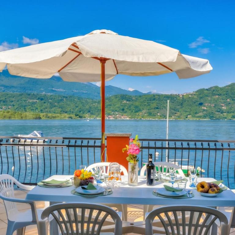 Red House: Beachfront Terrace & Private Beach - Happy Rentals - Appartamento - Piano Terra - 24