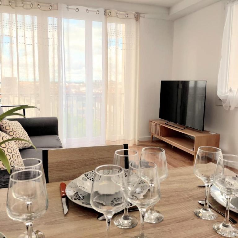 Appartements 4 Personnes - Pau Hyper Centre - Clemenceau - Appartement 1 Chambre avec Balcon et Vue sur la Ville - 7