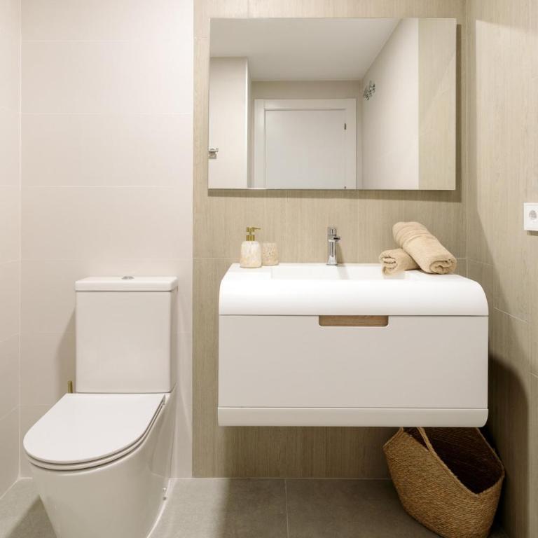 Private Jacuzzi, Garage, Sea View, AC - Two-Bedroom Apartment - 9