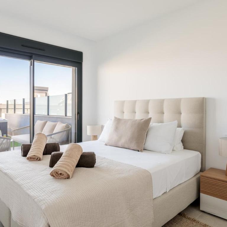 Private Jacuzzi, Garage, Sea View, AC - Two-Bedroom Apartment - 3