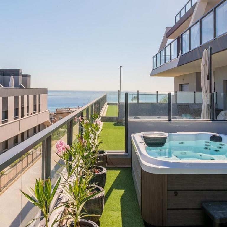 Private Jacuzzi, Garage, Sea View, AC - Two-Bedroom Apartment - 1