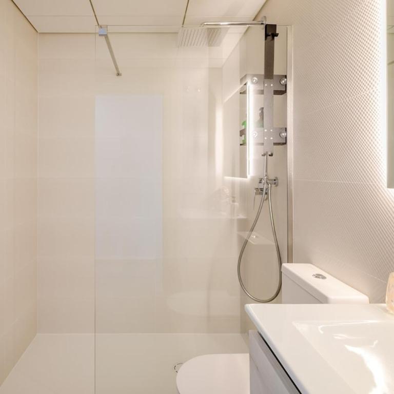 Private Jacuzzi, Garage, Sea View, AC - Two-Bedroom Apartment - 22