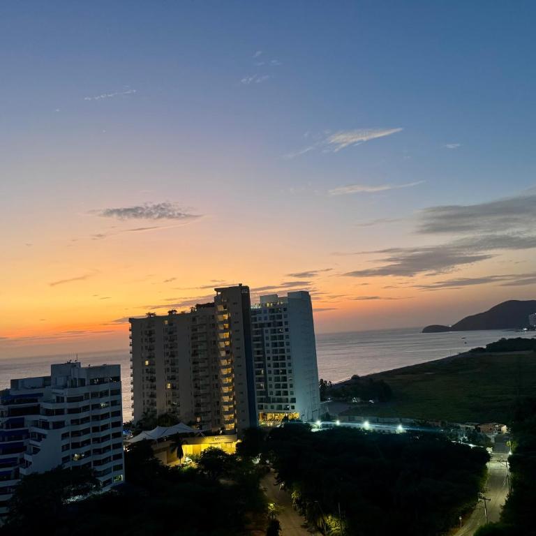 Suite con Jacuzzi y Espectacular Vista Piso 16 - Apartamento de 1 dormitorio - 37