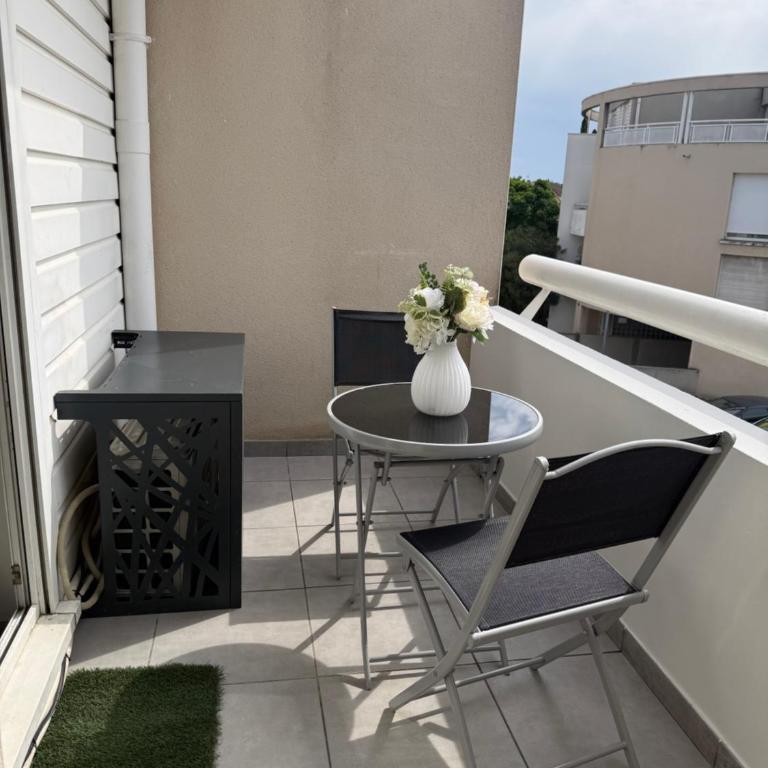 T4 design lumineux climatisé avec balcon & suite - Appartement 3 Chambres Deluxe - 11