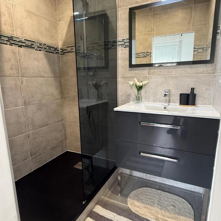 T4 design lumineux climatisé avec balcon & suite - Appartement 3 Chambres Deluxe - 13