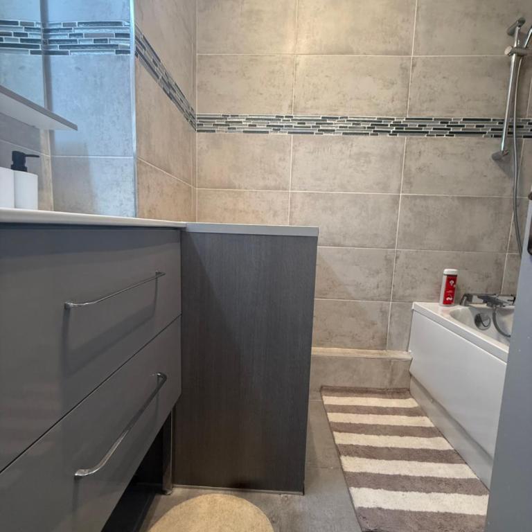 T4 design lumineux climatisé avec balcon & suite - Appartement 3 Chambres Deluxe - 15