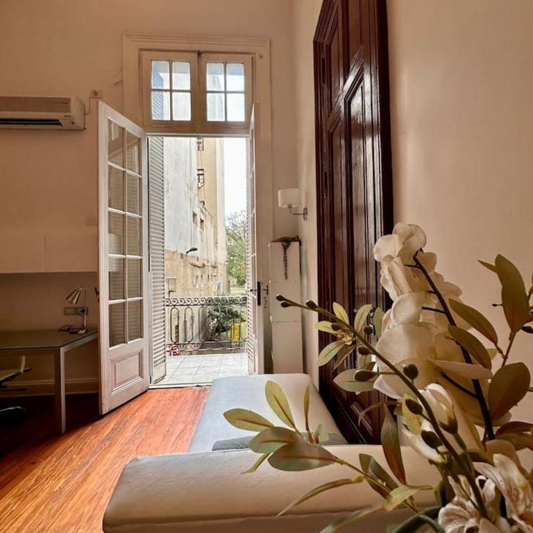 Grand Rivadavia 3-BR Ensuite High Ceiling Home - Three-Bedroom Apartment - 4