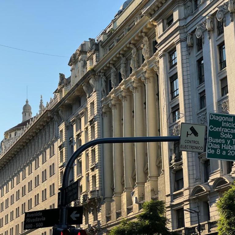 Grand Rivadavia 3-BR Ensuite High Ceiling Home - Three-Bedroom Apartment - 35