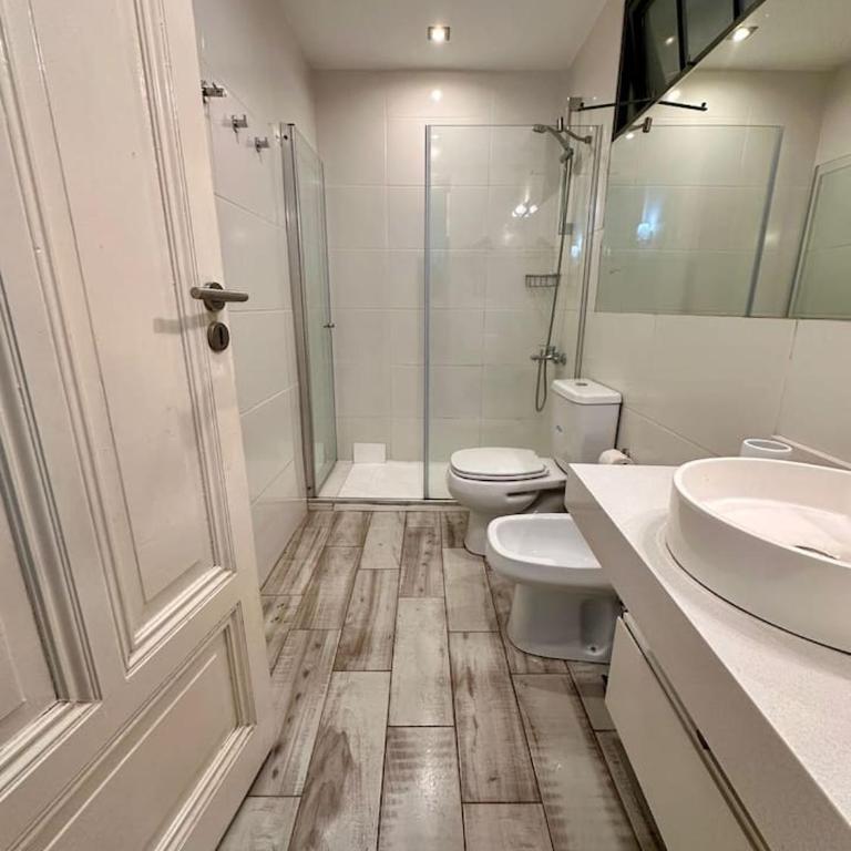 Grand Rivadavia 3-BR Ensuite High Ceiling Home - Three-Bedroom Apartment - 37