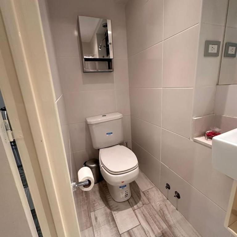 Grand Rivadavia 3-BR Ensuite High Ceiling Home - Three-Bedroom Apartment - 49