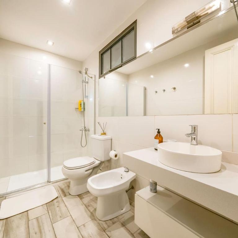 Grand Rivadavia 3-BR Ensuite High Ceiling Home - Three-Bedroom Apartment - 59