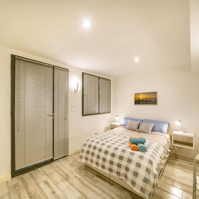 Grand Rivadavia 3-BR Ensuite High Ceiling Home - Three-Bedroom Apartment - 74