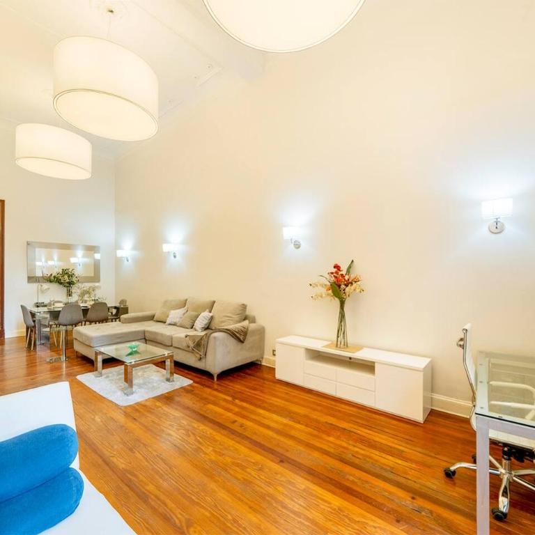 Grand Rivadavia 3-BR Ensuite High Ceiling Home - Three-Bedroom Apartment - 80