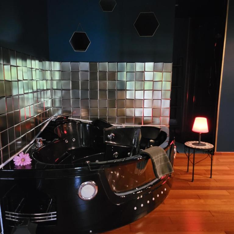 Au secret des Brégines - Chambre Lit King-Size avec Baignoire Spa - 1