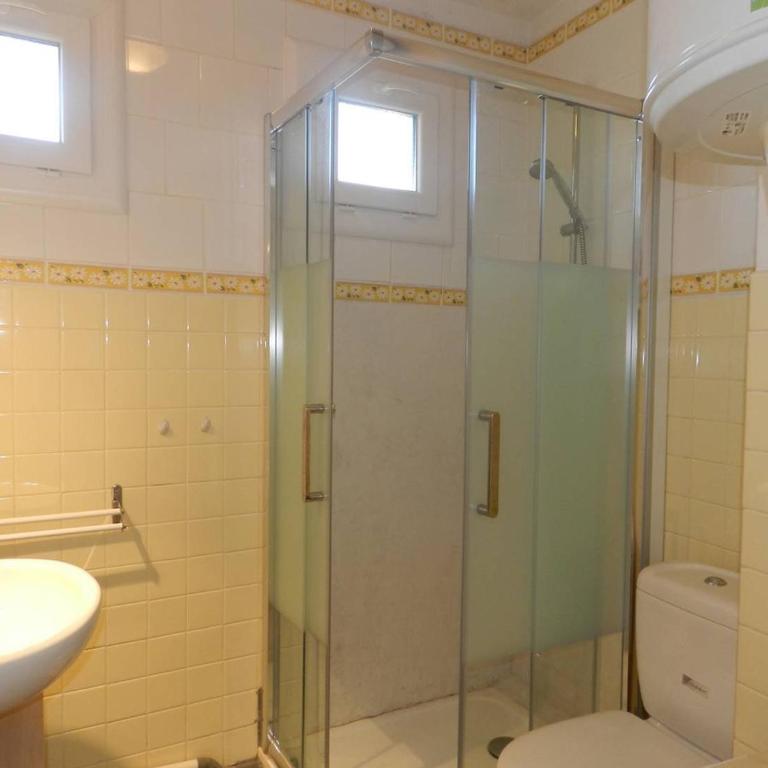 Appartement spacieux, parking - 4 pers. - FR-1-251-945 - Apartment - 8