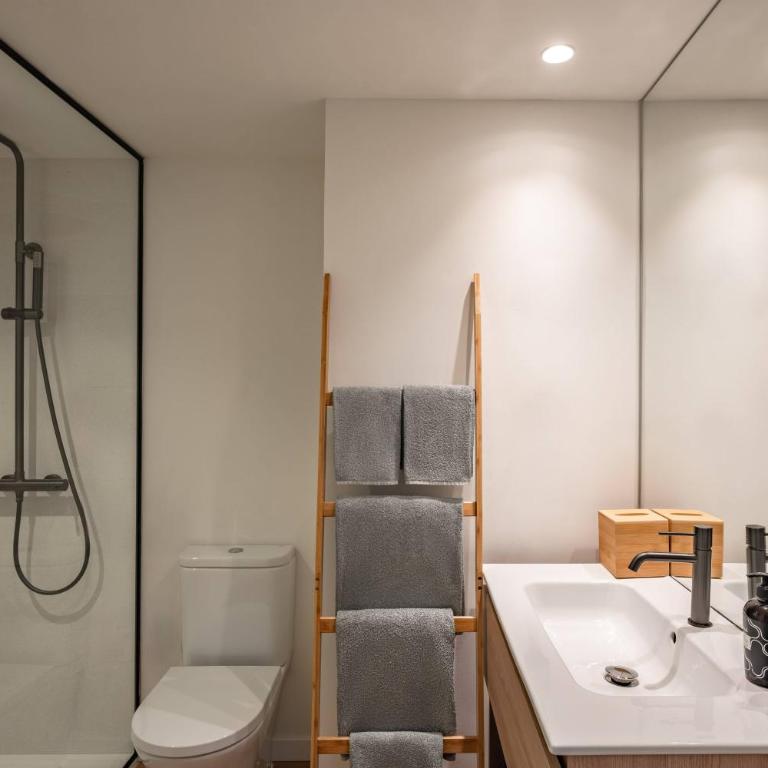 INNSiDE by Meliá San Sebastián Orly - Innside Communicated Rooms (2 Adults + 2 Children) - 1