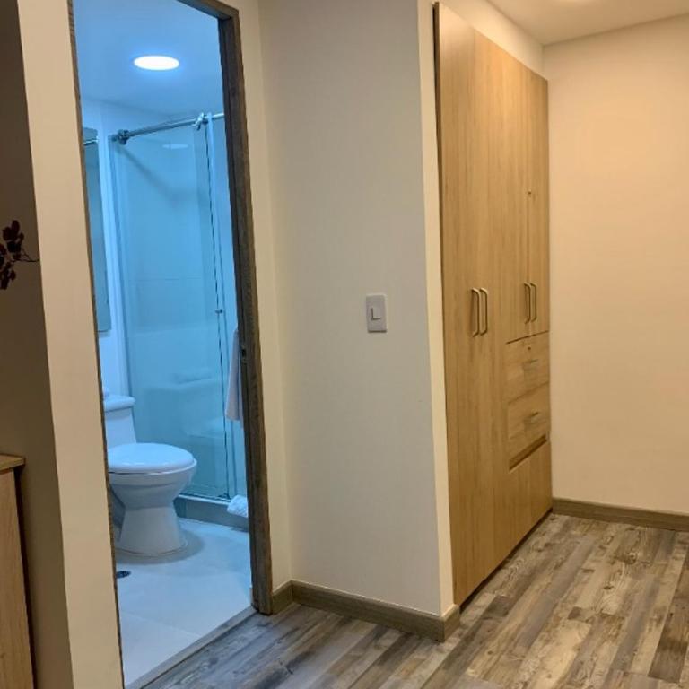 Hotel 86 Suites - Suite con cama grande - 4